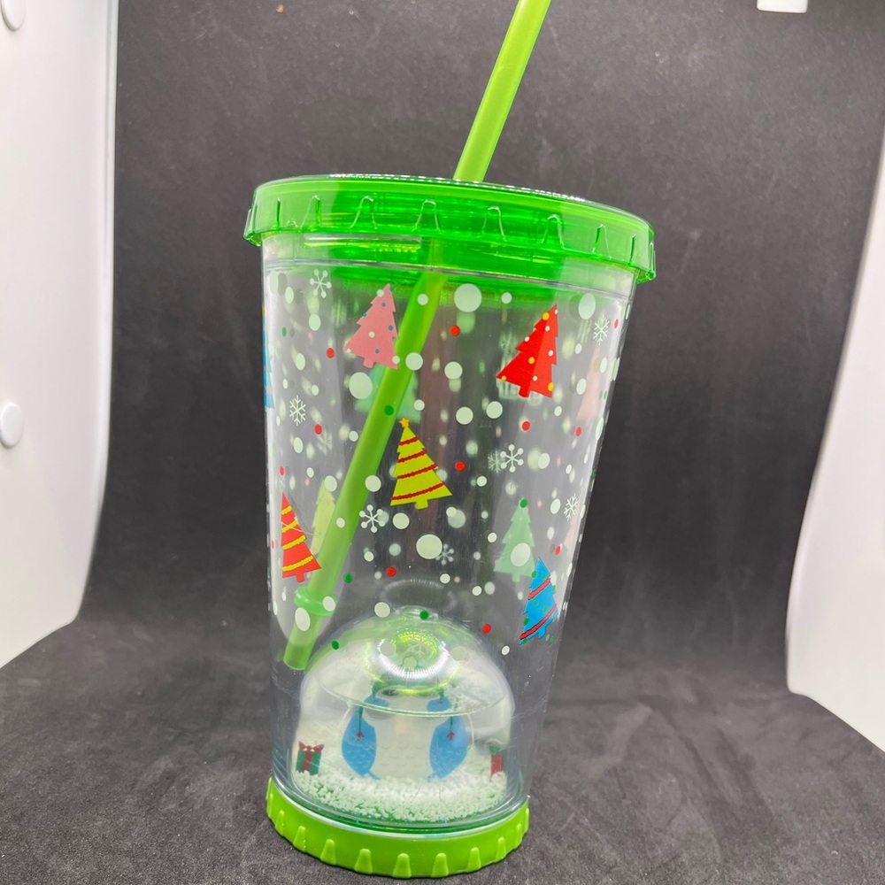 Cool Gear Snow globe tumbler with straw and lid